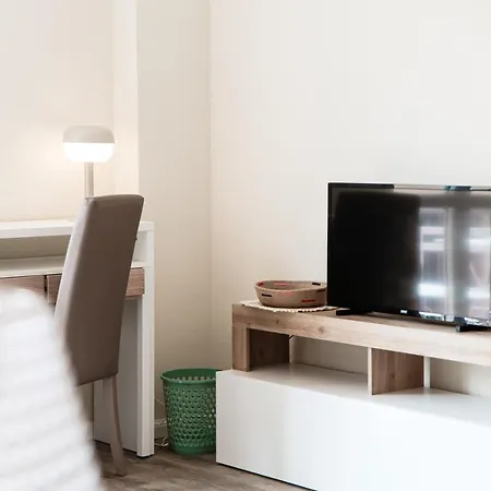 Lovely Suite With Private Parking In Como Exterior foto