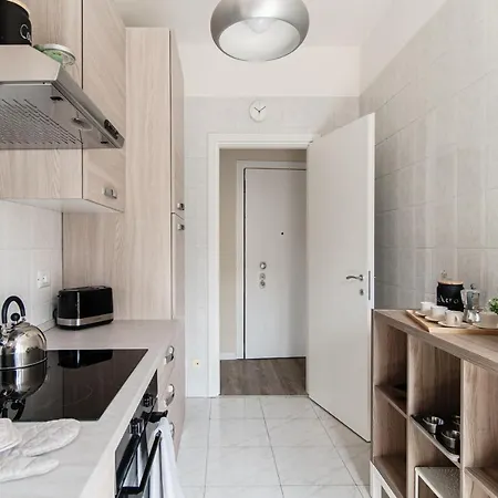 Lovely Suite With Private Parking In Como Exterior foto