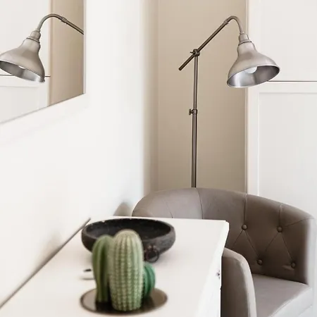 Lovely Suite With Private Parking In Como Exterior foto