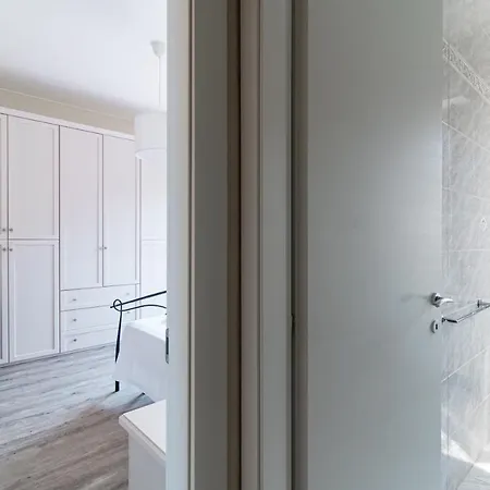 Lovely Suite With Private Parking In Como Exterior foto