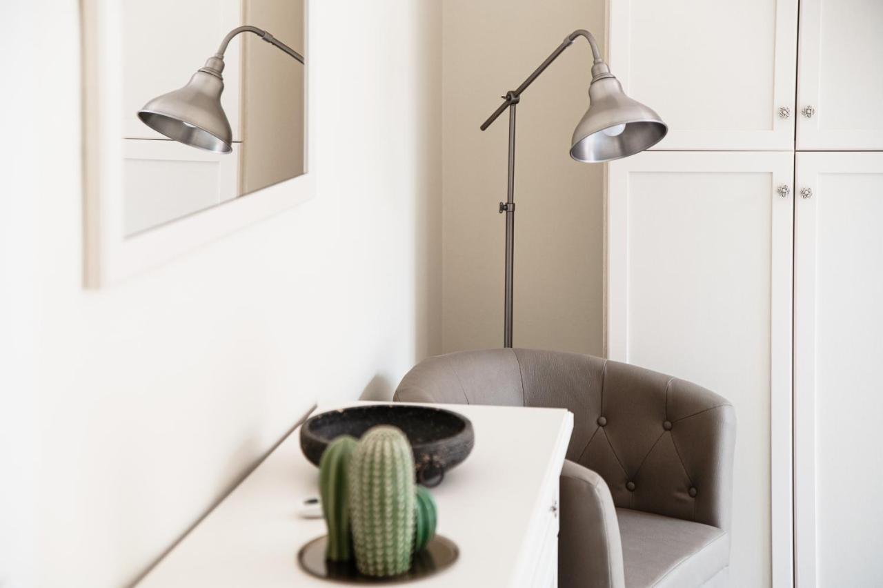 Lovely With Private Parking In Apartment