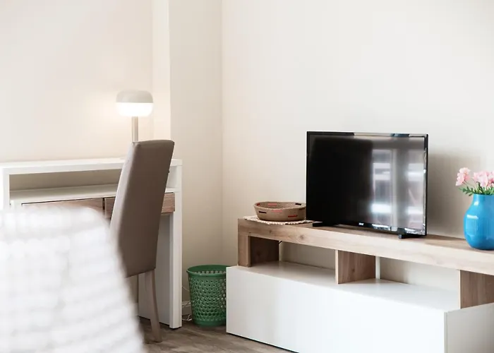 Lovely Suite With Private Parking In Como