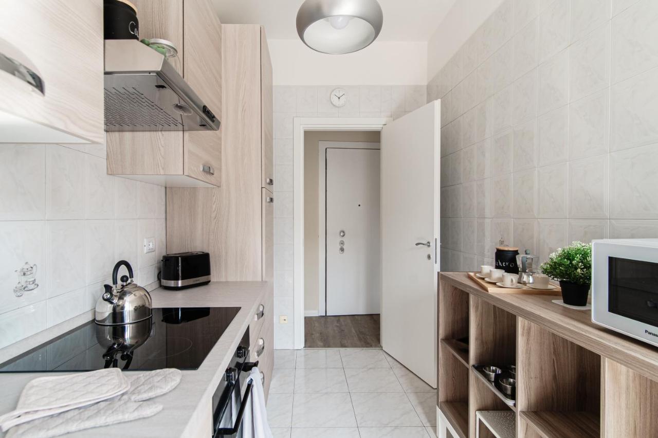 Lovely With Private Parking In *